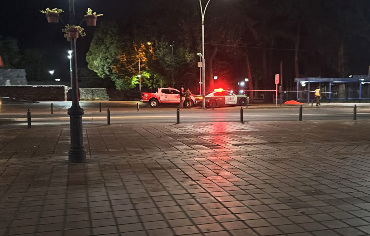 Encuentran cadáver en plaza de armas de Chillán Viejo