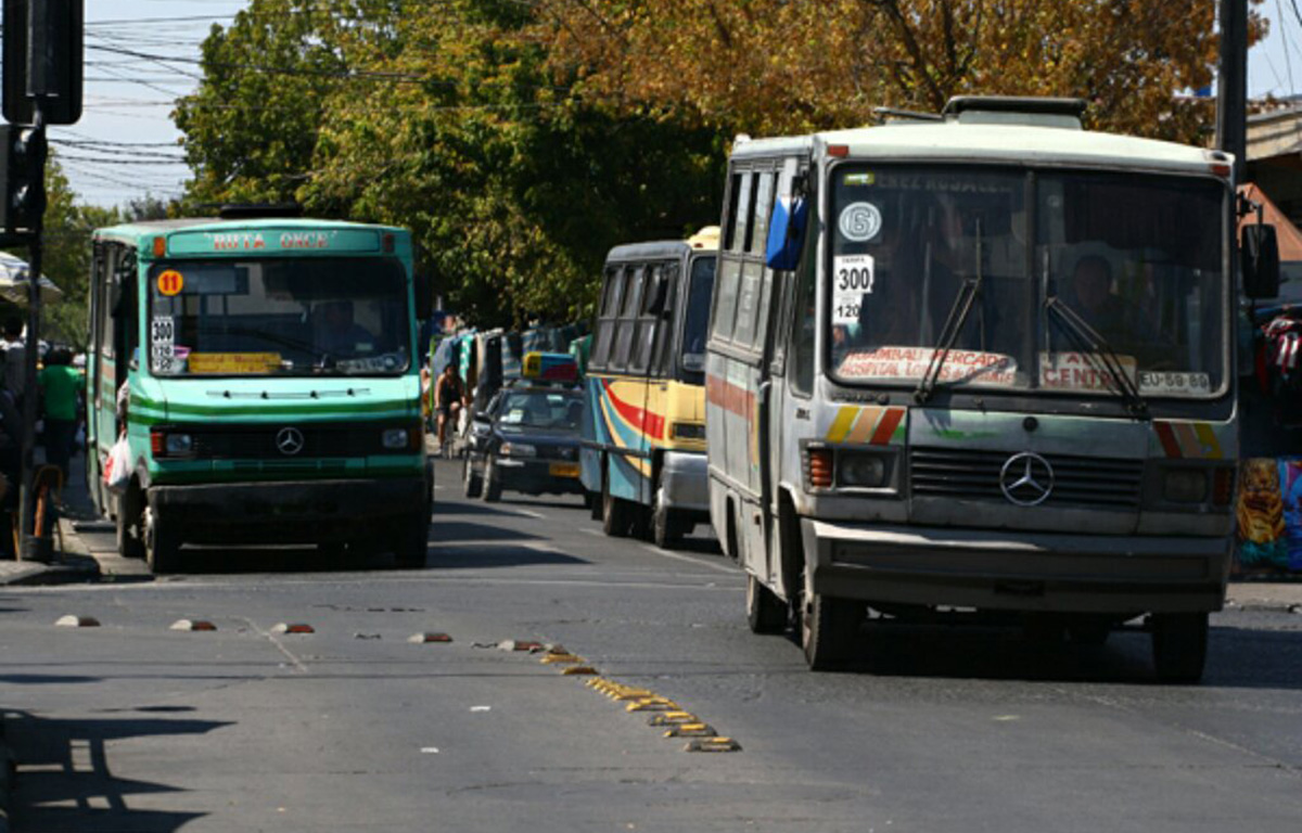 Paro de micros en Chillán por alza de combustibles este jueves